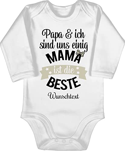 Baby Body langarm Mädchen Junge - Muttertag - Papa und ich sind uns einig Mama ist die Beste - 3/6 Monate - Weiß - mütter geschenke babybody mutter strampler mom zum personalisiertes mutti für von Geschenk mit Namen personalisiert by Shirtracer