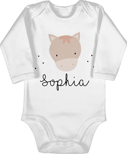 Baby Body langarm Mädchen Junge - Süßes Pferdemotiv Pferd Pferde - 3/6 Monate - Weiß - reit sachen strampler pferdesport babykleidung geschenke für pferdefans babystrampler pferdeherz von Geschenk mit Namen personalisiert by Shirtracer
