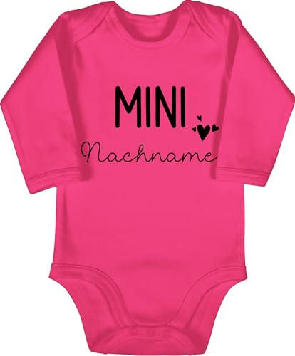 Body langarm Mädchen Junge - Zur - Mini Nachname | Schwangerschaft verkünden Geschenk Geburt Baby - 12/18 Monate - Fuchsia - personalisierte bodys neugeborenen strampler für jungen von Geschenk mit Namen personalisiert by Shirtracer
