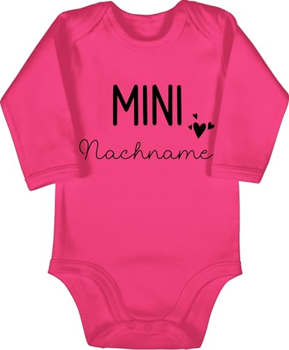 Body langarm Mädchen Junge - Zur - Mini Nachname | Schwangerschaft verkünden Geschenk Geburt Baby - 3/6 Monate - Fuchsia - personalisierte bodys neugeborenen strampler für jungen geburtsgeschenk von Geschenk mit Namen personalisiert by Shirtracer