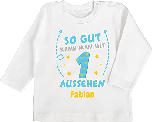 Baby Langarmshirt - 1. Geburtstag - So gut kann Man mit 1 Aussehen - 12/18 Monate - Weiß - personalisierte Geschenke First Birthday Girl Outfit 1.Geburtstag 1geburtstag Shirt Junge Langarm von Geschenk mit Namen personalisiert by Shirtracer