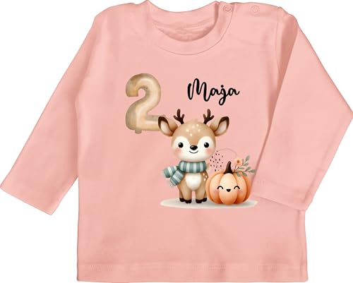Baby Langarmshirt - 2. - Zweiter Geburtstag mit REH und Kürbis | Zweiter Ehrentag | Zweite Geburtstagsfeier | Zweijähriger Geburtstag - 18/24 Monate - Babyrosa - Geburtstags t Shirt 2 Zwei Tshirt von Geschenk mit Namen personalisiert by Shirtracer
