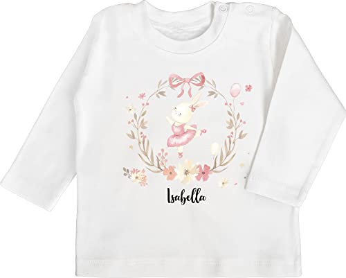 Baby Langarmshirt - Name anpassbar - Süßer Hase Hasen Hasenmotiv Rabbit - 12/18 Monate - Weiß - Kinder Geschenke für mädchen Langarm Langarmshirts t Shirts Babykleidung t-Shirt Shirt Tshirt von Geschenk mit Namen personalisiert by Shirtracer