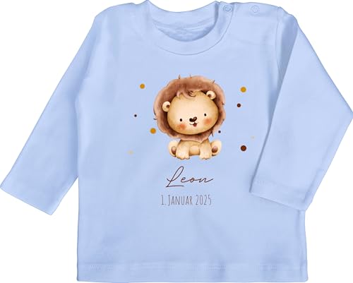 Baby Langarmshirt - Löwe mit Name und Datum personalisiert I Geburtstag I Geburt Tiermotiv Geschenk Löwen - 12/18 Monate - Babyblau - löwenmotiv Leo Langarm Tiere zur Shirt Tier Junge t-Shirt von Geschenk mit Namen personalisiert by Shirtracer