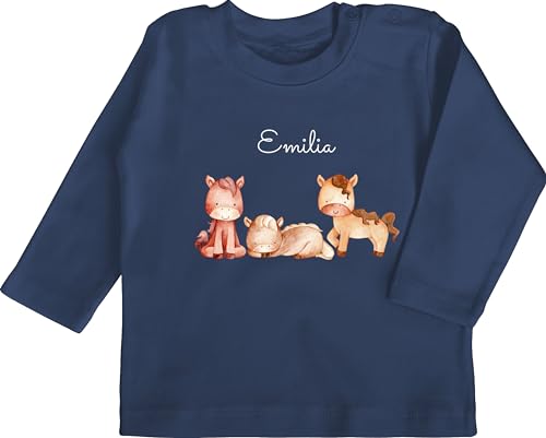 Baby Langarmshirt - Pferd - Niedliche Pferde mit Name Pferdemotiv - 3/6 Monate - Navy Blau - REIT Sachen mädchen Pferdesport Geschenke für pferdefans pferdeherz pferdegeschenk von Geschenk mit Namen personalisiert by Shirtracer