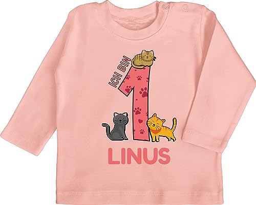 Baby Langarmshirt - 1. Geburtstag - Ich Bin 1 - Name und lustige Katzen Bilder zum Ersten - 6/12 Monate - Babyrosa - one Year Birthday babyshirts Jahr Outfit einjähriges Langarm Shirt Geburtstags von Geschenk mit Namen personalisiert by Shirtracer