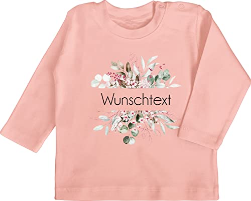 Baby Langarmshirt - Aufdruck selbst gestalten - Wunschtext I Geschenk personalisiert I Geschenk Weihnachten - 6/12 Monate - Babyrosa - personalisierte Blume Tshirt 4 zeilen Flower Babykleidung von Geschenk mit Namen personalisiert by Shirtracer