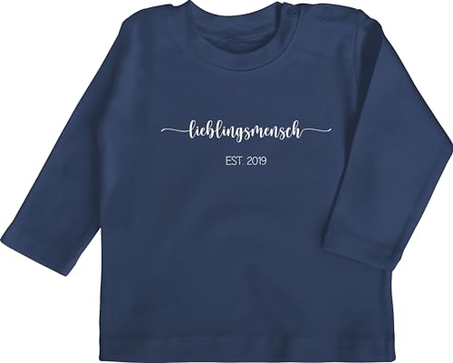 Baby Langarmshirt - Freund - Lieblingsmensch est - Lieblingsmensch Geschenk Freundin - Lieblingsmensch Geschenk Mann - 18/24 Monate - Navy Blau - Friends von Geschenk mit Namen personalisiert by Shirtracer