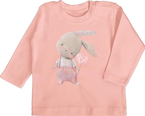 Baby Langarmshirt - Mädchen Hase Rabbit Häschen Langohr Süße Hasen - 12/18 Monate - Babyrosa - Oster Tshirt Ostern Shirt Kleidung Name Shirts Bedrucken Motiv Longsleeve Osterhase Outfit einem von Geschenk mit Namen personalisiert by Shirtracer