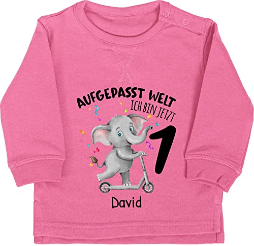 Baby Pullover Jungen Mädchen - 1. - Aufgepasst Welt ich bin jetzt 1 Jahr alt I Erster Geburtstag - 12/18 Monate - Pink - geburtstagsoutfit junge gifts for 1-year-old 1.geburtstag 1st langarm von Geschenk mit Namen personalisiert by Shirtracer