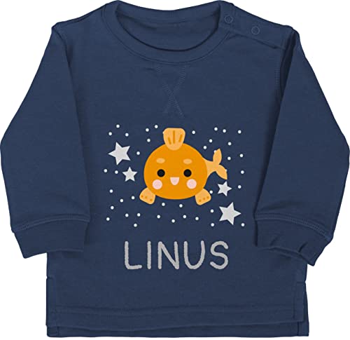 Baby Pullover Jungen Mädchen - Goldfisch Fisch Kinder - 6/12 Monate - Navy Blau - personalisierter Name Kindergarten Sweatshirt personalisiertes goldfische Fische fischen personalisierte von Geschenk mit Namen personalisiert by Shirtracer