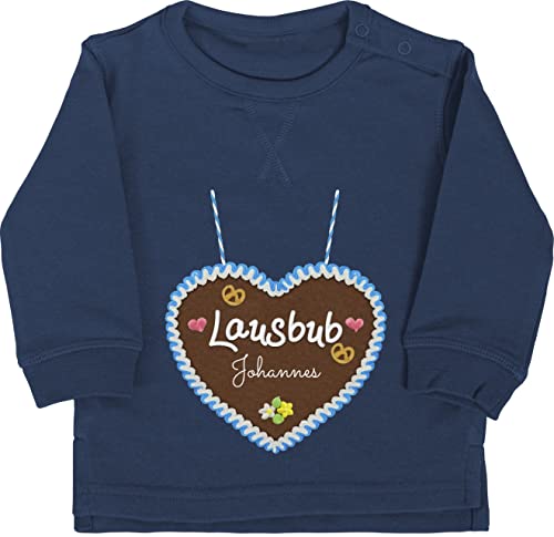 Baby Pullover Jungen Mädchen - Kompatibel Oktoberfest - Lausbub - Lebkuchenherz und Dein Name - 12/18 Monate - Navy Blau - wunschtext volksfest bayrisch bayrischer abend trachten- lebkuchenherzen von Geschenk mit Namen personalisiert by Shirtracer