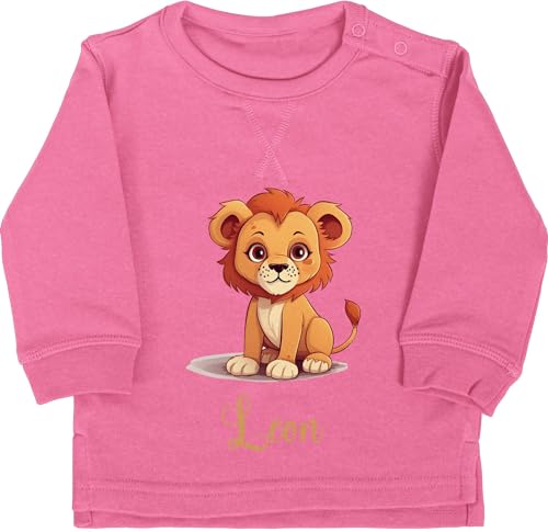 Baby Pullover Jungen Mädchen - Löwen - Löwe König der Tiere LEU mit Namen - Zootiere Tiermotiv - 6/12 Monate - Pink - löwenmotiv Tier Lion Leo süßer und wunschtext personalisiertes Name von Geschenk mit Namen personalisiert by Shirtracer