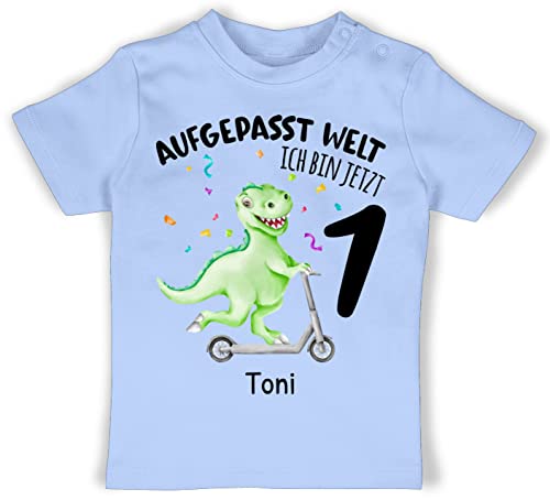 Baby T-Shirt Mädchen Jungen - 1. Geburtstag - Aufgepasst Welt - Ich Bin jetzt 1 - Dino Dinosaurier - 18/24 Monate - Babyblau - Jahr geburtstagsshirt Geburtstagskind Shirt von Geschenk mit Namen personalisiert by Shirtracer