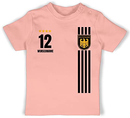 Baby T-Shirt Mädchen Jungen - 2024 Fussball EM Fanartikel - Deutschland Germany Trikot Style - 6/12 Monate - Babyrosa - wm Shirt Kinder fußball Tshirt 24 Europa Europa-Meisterschaft von Geschenk mit Namen personalisiert by Shirtracer