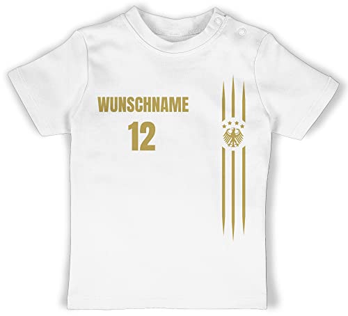 Baby T-Shirt Mädchen Jungen - 2024 Fussball EM Fanartikel - Deutschland Name und Nummer - 3/6 Monate - Weiß - Shirts fußball Tshirt wm 24 Shirt Tshirt-Fussball fußball. Baby-Shirt t Fussball-wm von Geschenk mit Namen personalisiert by Shirtracer
