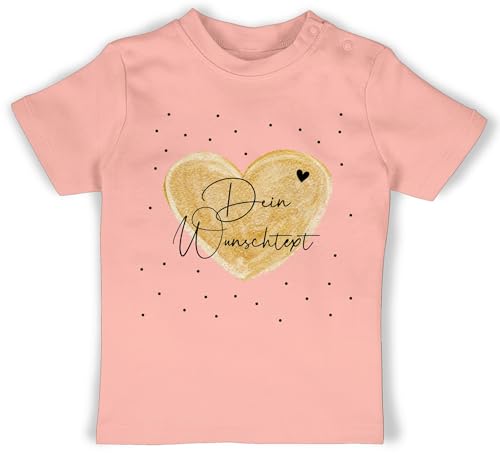 Baby T-Shirt Mädchen Jungen - Aufdruck selbst gestalten - Dein Wunschtext I Geschenk personalisiert Weihnachten I Vatertag I Muttertag I Geburtstag - 6/12 Monate - Babyrosa - Tshirt Name von Geschenk mit Namen personalisiert by Shirtracer