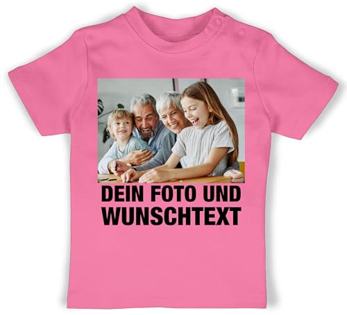 Baby T-Shirt Mädchen Jungen - Mit Foto I Eigenem Bild I Text I Name I Wunschtext - 1/3 Monate - Pink - gestalten Dein Motiv selber designen selbstdruck bildgeschenke eigene Fotos selbst bedrucktes von Geschenk mit Namen personalisiert by Shirtracer