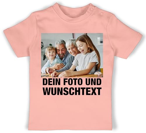 Baby T-Shirt Mädchen Jungen - Mit Foto I Eigenem Bild I Text I Name I Wunschtext - 12/18 Monate - Babyrosa - babyt-Shirt designen Babykleidung selbst drucken Photo Shirt & selber gestalten Fotos von Geschenk mit Namen personalisiert by Shirtracer