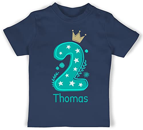 Baby T-Shirt Mädchen Jungen - 2. Geburtstag - Zahl Zwei mit Krone und Name zum Zweiten - 18/24 Monate - Navy Blau - Geburtstags Tshirt 2 Jahre t Shirt 2.Geburtstag t-Shirts Junge ich Bin 2ter Baby T-Shirt Mädchen Jungen - 2. Geburtstag - Zahl Zwei mit Krone und Name zum Zweiten - 18/24 Monate - Navy Blau - Geburtstags Tshirt 2 Jahre t Shirt 2.Geburtstag t-Shirts Junge ich Bin 2ter von Geschenk mit Namen personalisiert by Shirtracer
