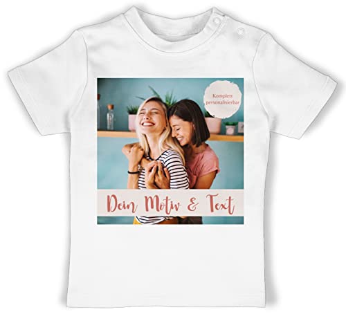 Baby T-Shirt Mädchen Jungen - eigenem - Foto Bild - 12/18 Monate - Weiß - selbst Bilder drucken Text Fotos Bedrucken Lassen designen erstellen personalisierbare schriften Wunschname wunschdruck von Geschenk mit Namen personalisiert by Shirtracer