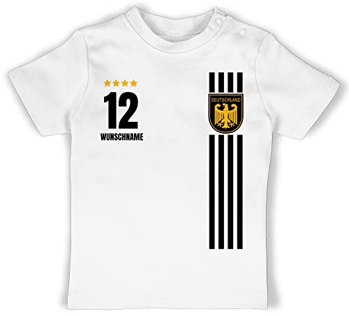 Baby T-Shirt Mädchen Jungen - 2024 Fussball EM Fanartikel - Deutschland Germany Trikot Style - 6/12 Monate - Weiß - Kinder fußball Shirt wm 24 Tshirt Geschenke Europa personalisierter von Geschenk mit Namen personalisiert by Shirtracer