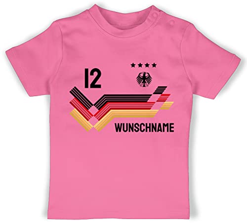 Baby T-Shirt Mädchen Jungen - 2024 Fussball EM Fanartikel - Trikot mit anpassbarem Namen und Trikotnummer - 12/18 Monate - Pink - fußball t-Shirts wm t Shirt Europa für von Geschenk mit Namen personalisiert by Shirtracer