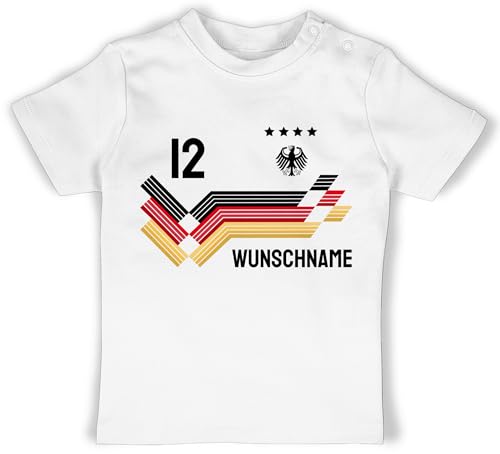Baby T-Shirt Mädchen Jungen - 2026 Fussball WM Fanartikel - Trikot mit anpassbarem Namen und Trikotnummer - 6/12 Monate - Weiß - Deutschland-Fanartikel Tshirt-Fussball fußball German Tshirt von Geschenk mit Namen personalisiert by Shirtracer