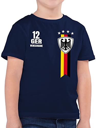 Kinder T-Shirt Jungen - 2024 Fussball EM Fanartikel - Germany WM Fan Deutschland - 128 (7/8 Jahre) - Dunkelblau - fußball Nationalmannschaft Tshirt Jungs t Shirt 24 Junge Name Kindershirt deutsches von Geschenk mit Namen personalisiert by Shirtracer