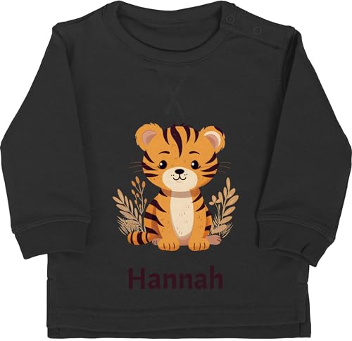 Geschenk mit Namen personalisiert by Shirtracer Baby Pullover Jungen Mädchen - Süße Wildtiere Tiger - 12/18 Monate - Schwarz - tiermotiv bz31 Tiger, und Name von Geschenk mit Namen personalisiert by Shirtracer