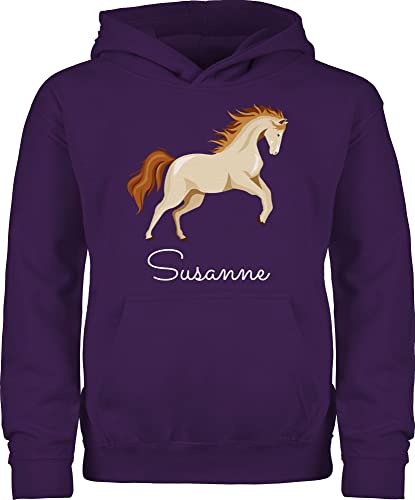 Kinder Hoodie Jungen Mädchen - Pferde - Steigendes Pferd mit Wunschname - 140 (9/11 Jahre) - Lila - Pullover für pferdemädchen reiten pferden reitpullover pferdepullover Reiter und Pulli von Geschenk mit Namen personalisiert by Shirtracer