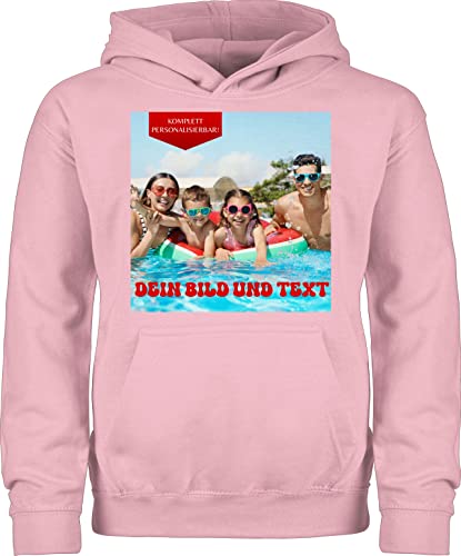 Kinder Hoodie Jungen Mädchen - Bild - Eigenem Foto - 116 (5/6 Jahre) - Hellrosa - selber Text Drauf eigenes Logo Foto-Geschenke zum selbst Bedrucken personalisiertem personalisierbar von Geschenk mit Namen personalisiert by Shirtracer