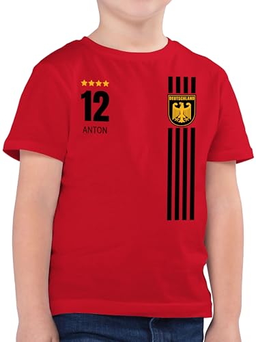 Kinder T-Shirt Jungen - 2024 Fussball EM Fanartikel - Deutschland Germany Trikot Style - 152 (12/13 Jahre) - Rot - wm Tshirt fußball Kind Name Shirt t fußballgeschenkideen für Jungs fantrikot von Geschenk mit Namen personalisiert by Shirtracer