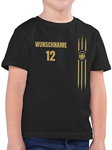 Kinder T-Shirt Jungen - 2026 Fussball WM Fanartikel - Deutschland Name und Nummer - 104 (3/4 Jahre) - Schwarz - Deutschland-Trikot em 2024 t Shirt fußball Germany Tshirt deutschlandtrikot von Geschenk mit Namen personalisiert by Shirtracer