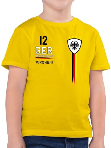 Kinder T-Shirt Jungen - 2024 Fussball EM Fanartikel - Deutschland WM Trikot Farben - 140 (9/11 Jahre) - Gelb - Shirts Tshirt fußball Europa t Shirt Junge personalisierbar 24 Shirt. fußball. von Geschenk mit Namen personalisiert by Shirtracer