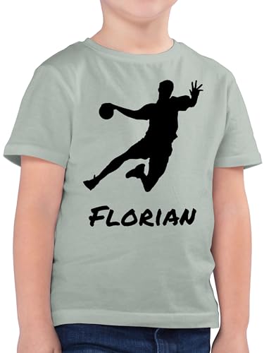 Kinder T-Shirt Jungen - Geschenke Handball - Handballer Silhouette mit Name - 152 (12/13 Jahre) - Sage Grün - Tshirt Shirt zubehör personalisiertes Kinder-t-Shirt Junge von Shirts t wm t-Shirts von Geschenk mit Namen personalisiert by Shirtracer