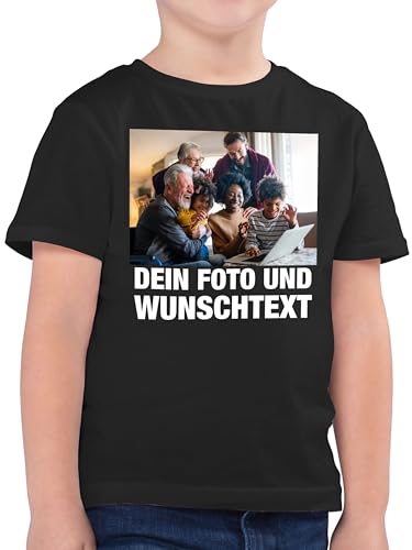 Kinder T-Shirt Jungen - Geschenk mit Bild I eigenem Foto I Name I eigener Text I Wunschtext - 128 (7/8 Jahre) - Schwarz - t-Shirt+mit+Bild Fotodruck auf t-Shirts selbst drucken Logo Tshirt von Geschenk mit Namen personalisiert by Shirtracer