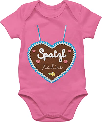 Baby Body Junge Mädchen - Kompatibel Oktoberfest - Spatzl - Lebkuchenherz individuell - hellblau - 1/3 Monate - Pink - babybody bayrische geschenke trachten bayrisch babysachen personalisierter von Geschenk mit Namen personalisiert by Shirtracer