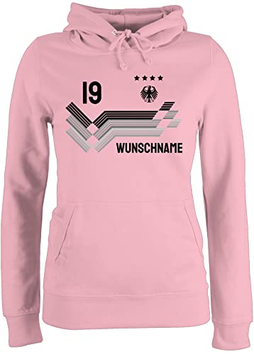 Pullover Damen Hoodie Frauen - 2026 Fussball WM Fanartikel - Trikot mit anpassbarem Namen und Trikotnumme - M - Hellrosa - Deutschland fußball em Pulli fußball. Fussball-wm fußball-Fanartikel von Geschenk mit Namen personalisiert by Shirtracer