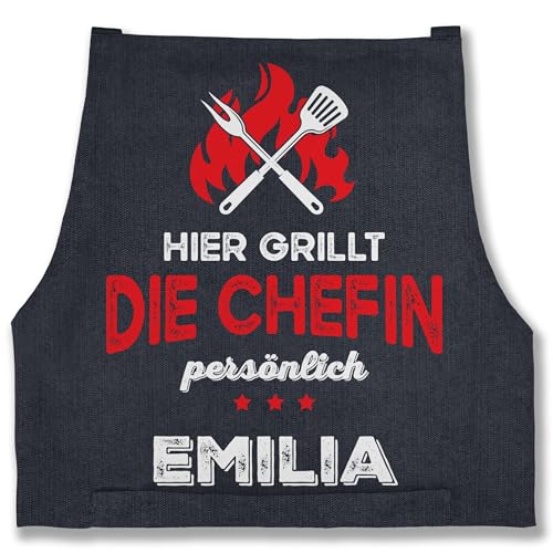 Schürze - Grillschürze Damen - Hier grillt die Chefin persönlich mit Name - Lustig Grillen Frauen - 85x69 - Jeans Blau von Geschenk mit Namen personalisiert by Shirtracer