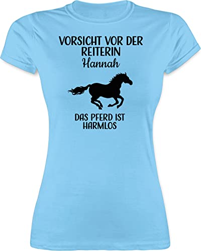 Shirt Damen - Pferde - Vorsicht vor der Reiterin - Name - das Pferd ist harmlos - M - Hellblau - Geschenke personalisierte und Frauen Reiter Bilder für pferdeliebhaber personalisierbar Spruch von Geschenk mit Namen personalisiert by Shirtracer