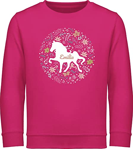 Sweater Kinder Sweatshirt Jungen Mädchen Pullover - Pferde - Pferd - Pferdemädchen - 128 (7/8 Jahre) - Fuchsia - personalisierte Pulli reiten Name personalisierter Reiter Horse pferdeliebhaber von Geschenk mit Namen personalisiert by Shirtracer