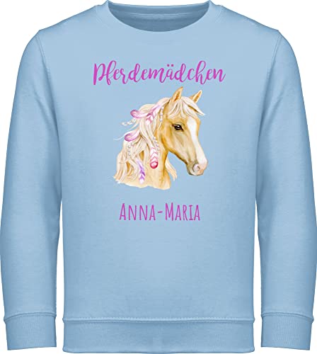 Sweater Kinder Sweatshirt Jungen Pullover - Pferd - Pferdemädchen Wunschname - Pferde Geschenk Mädchen Personalisierte Geschenke Pferdemädchen Geschenke für Mädchen Reiten Sachen mit Namen - 140 von Geschenk mit Namen personalisiert by Shirtracer