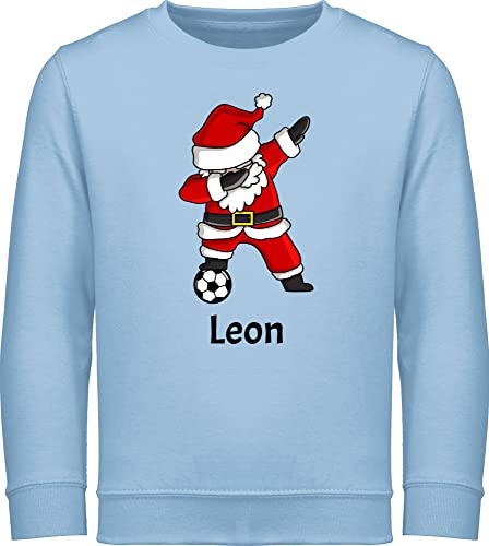 Sweater Kinder Sweatshirt Jungen Mädchen Pullover - Weihnachten Geschenke - Dabbing Weihnachtsmann mit Name und Fußball - 128 (7/8 Jahre) - Hellblau - für Weihnachtspullover Junge 152 Weihnachts von Geschenk mit Namen personalisiert by Shirtracer