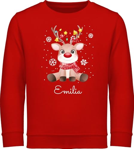 Sweater Kinder Sweatshirt Jungen Mädchen Pullover - Geschenke - Süßes Rentier mit Name Wunschtext I Geschenk Rentier Weihnachten I Rudolph Reindeer Rudolf - 128 (7/8 Jahre) - Rot - rentierpulli von Geschenk mit Namen personalisiert by Shirtracer