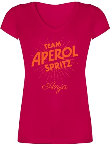 T-Shirt Damen V Ausschnitt - Karneval Kostüm Fasching - Team Aperol Spritz mit Name I Mädelsabend JGA Mallorca Mädelsausflug - M - Fuchsia - Karnevals personalisierte Tshirt Faschings Shirt von Geschenk mit Namen personalisiert by Shirtracer