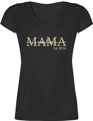 T-Shirt Damen V Ausschnitt - Mutti Mama Mom Geschenk zum Muttertag - 3XL - Schwarz - Geschenke für mütter Mutter wunschtext muttertagsgeschenk personalisiertes schöne Custom Mama+Surprise von Geschenk mit Namen personalisiert by Shirtracer