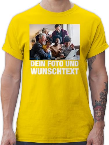 T-Shirt Herren - Mit Bild eigenem Foto Name Text Wunschtext - M - Gelb - Tshirt selbst Aufdruck günstig Bedrucken zum beschriften Shirt Personalised männer +Bild und designen für Mann gedruckt von Geschenk mit Namen personalisiert by Shirtracer