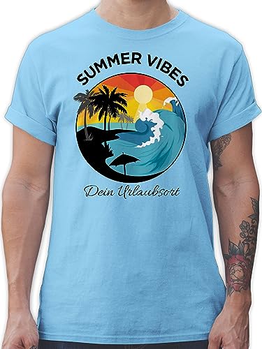 T-Shirt Herren - Must Haves Bedruckt - Summer Vibes - Strand Surf Welle Urlaub - XL - Hellblau - Surfer Shirt Sommerurlaub Motiv Tshirt und T-Shirt Herren - Must Haves Bedruckt - Summer Vibes - Strand Surf Welle Urlaub - XL - Hellblau - Surfer Shirt Sommerurlaub Motiv Tshirt und von Geschenk mit Namen personalisiert by Shirtracer