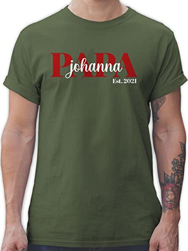 T-Shirt Herren - zum Vatertag - Papa Schriftzug Namen Tochter Sohn Datum - M - Army Grün - Geschenke Vater Tshirt väter für personalisierte Shirt personalisiertes männer Name papatags von Geschenk mit Namen personalisiert by Shirtracer